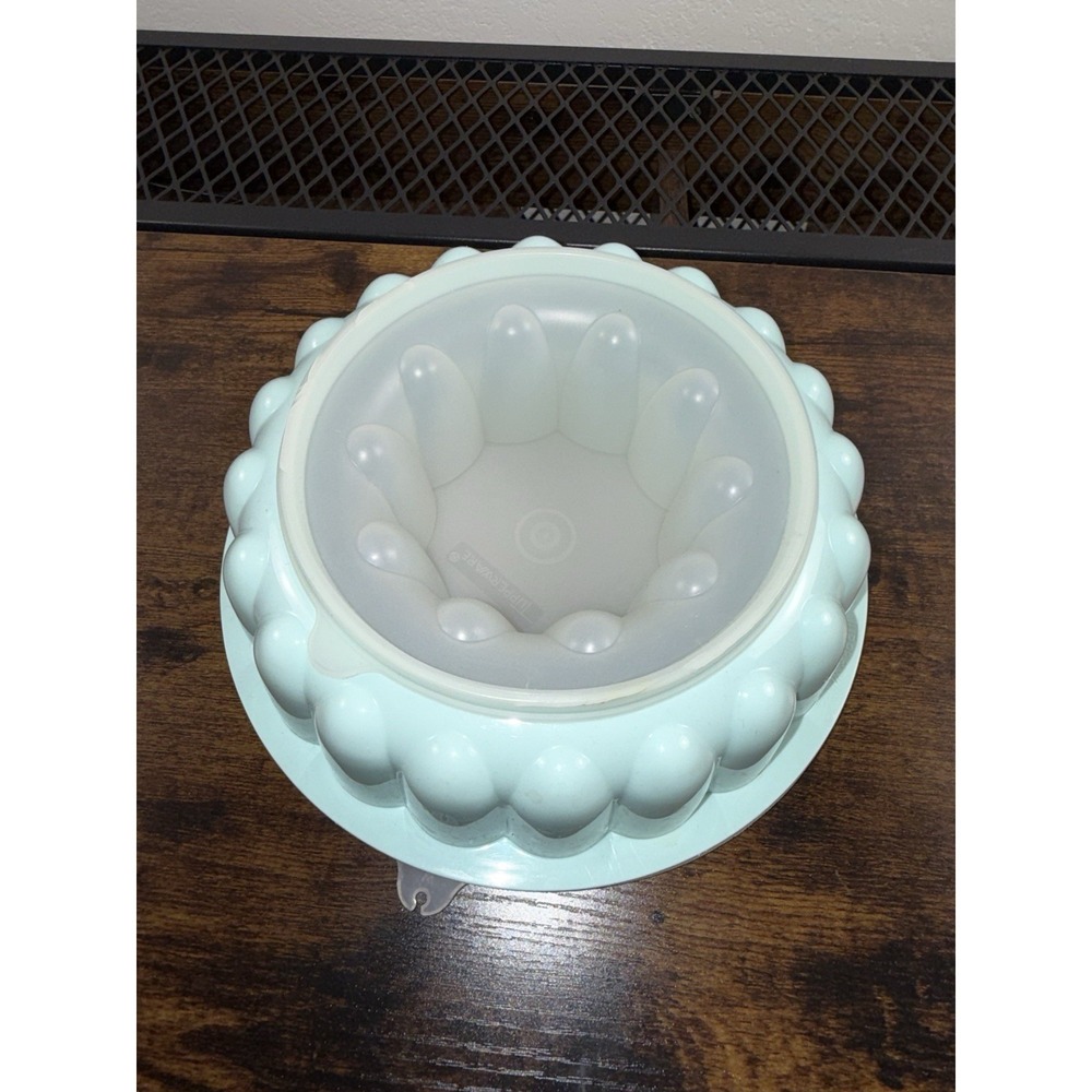 Tupperware Blue‎ Jell-n-Serve Jello Mold 1202-2 with Lid and Insert 9 Inch